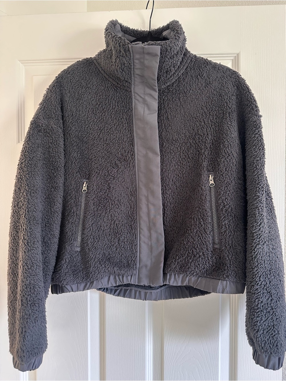 Vuori Women's Gray Sherpa Zip-Front Jacket